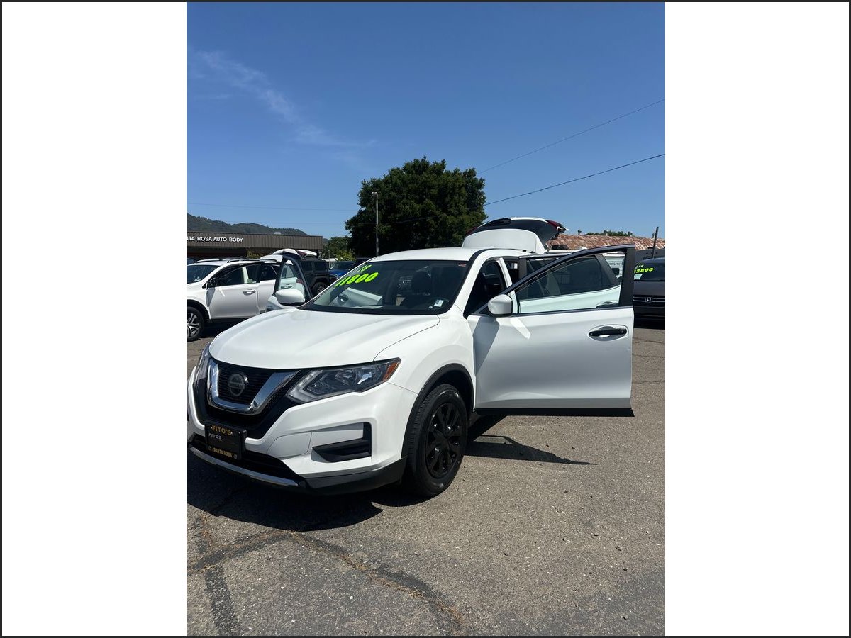 WHITE, 2018 NISSAN ROGUE Image 