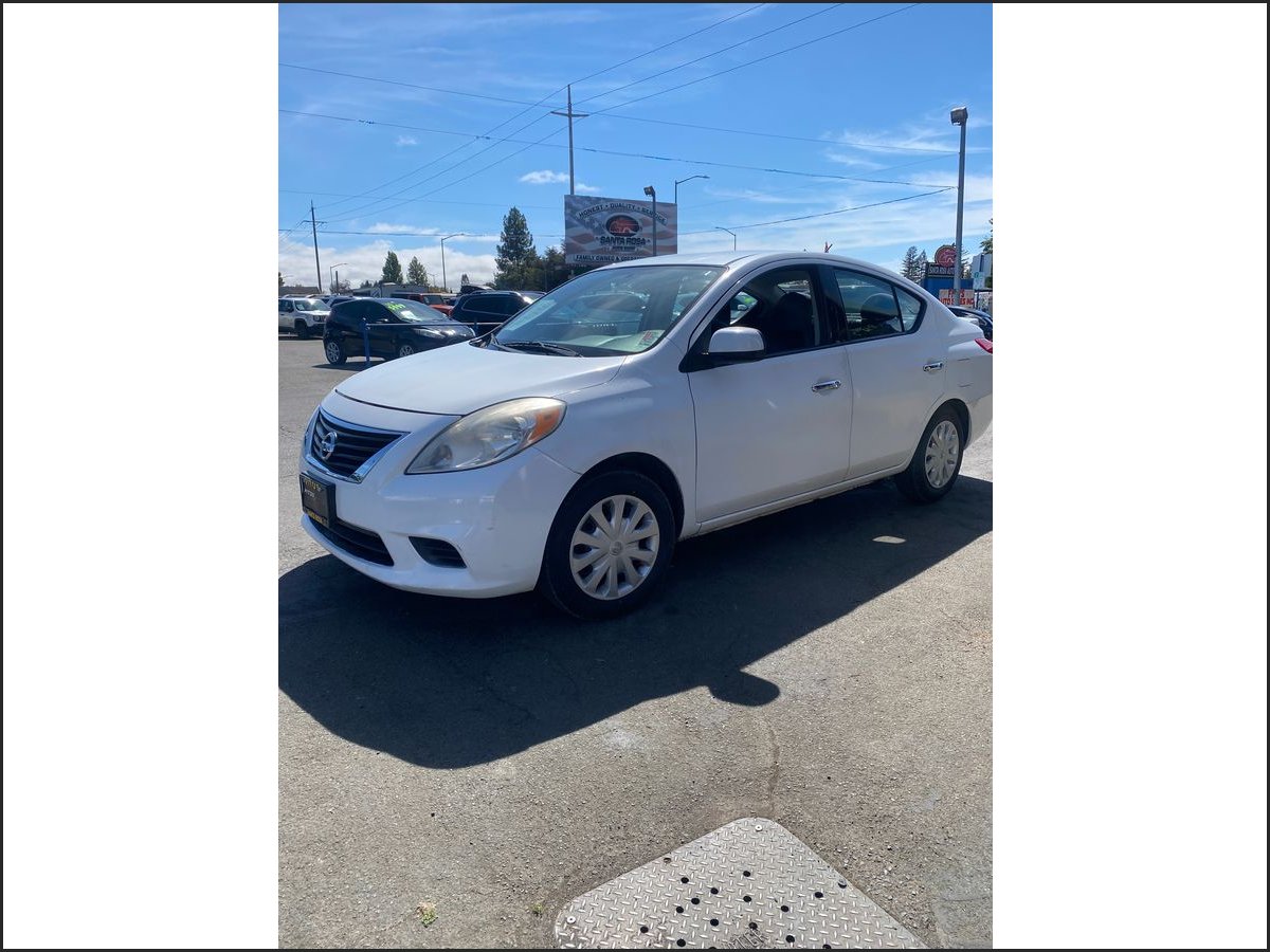 WHITE, 2014 NISSAN VERSA Thumnail Image 1
