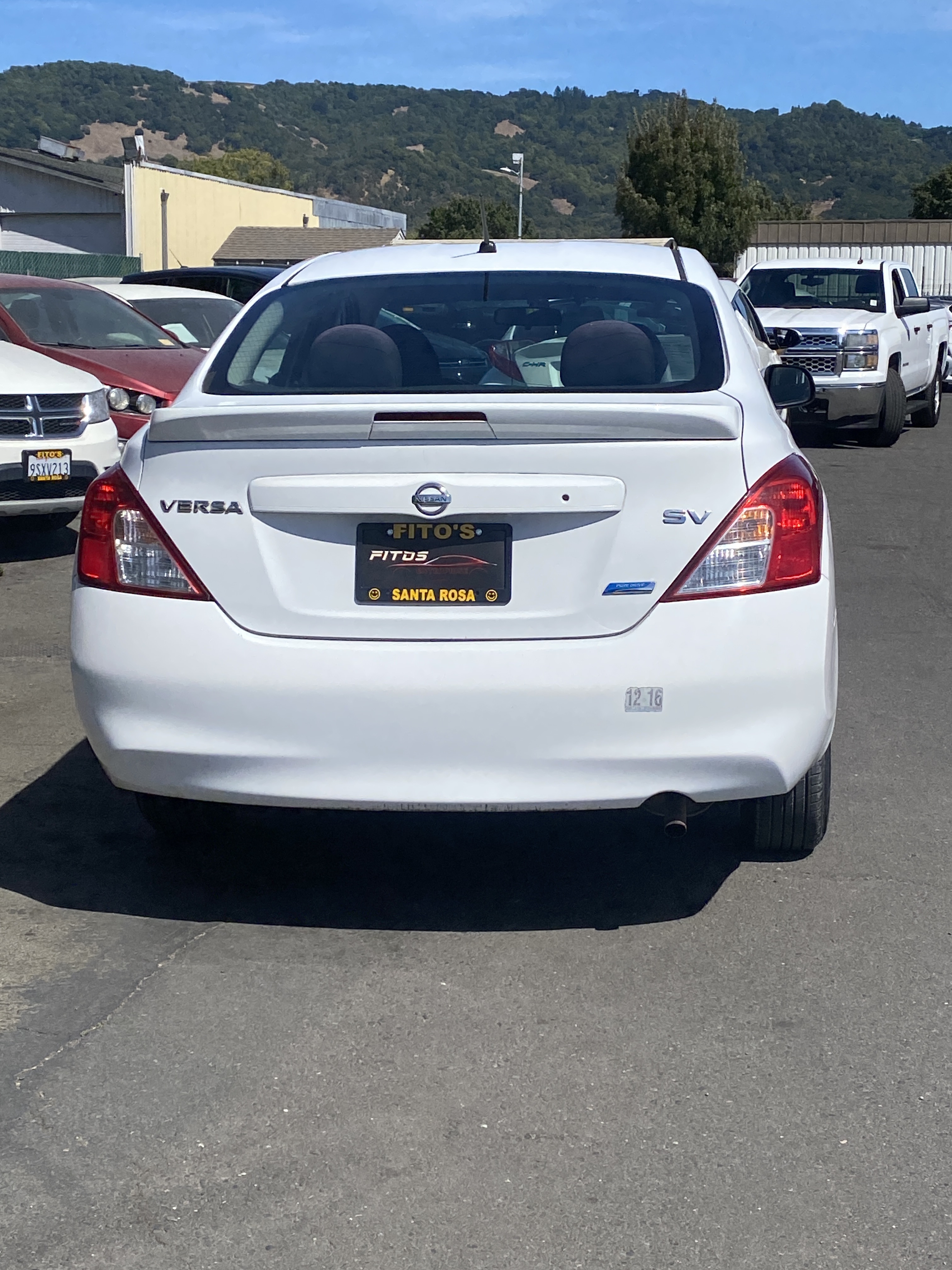 WHITE, 2014 NISSAN VERSA Image 2