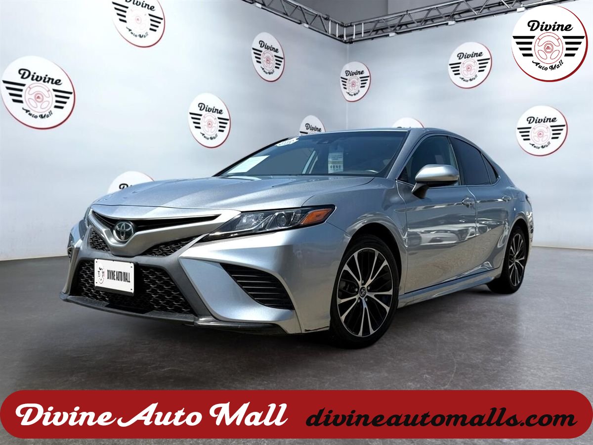 SILVER, 2020 TOYOTA CAMRY Image 