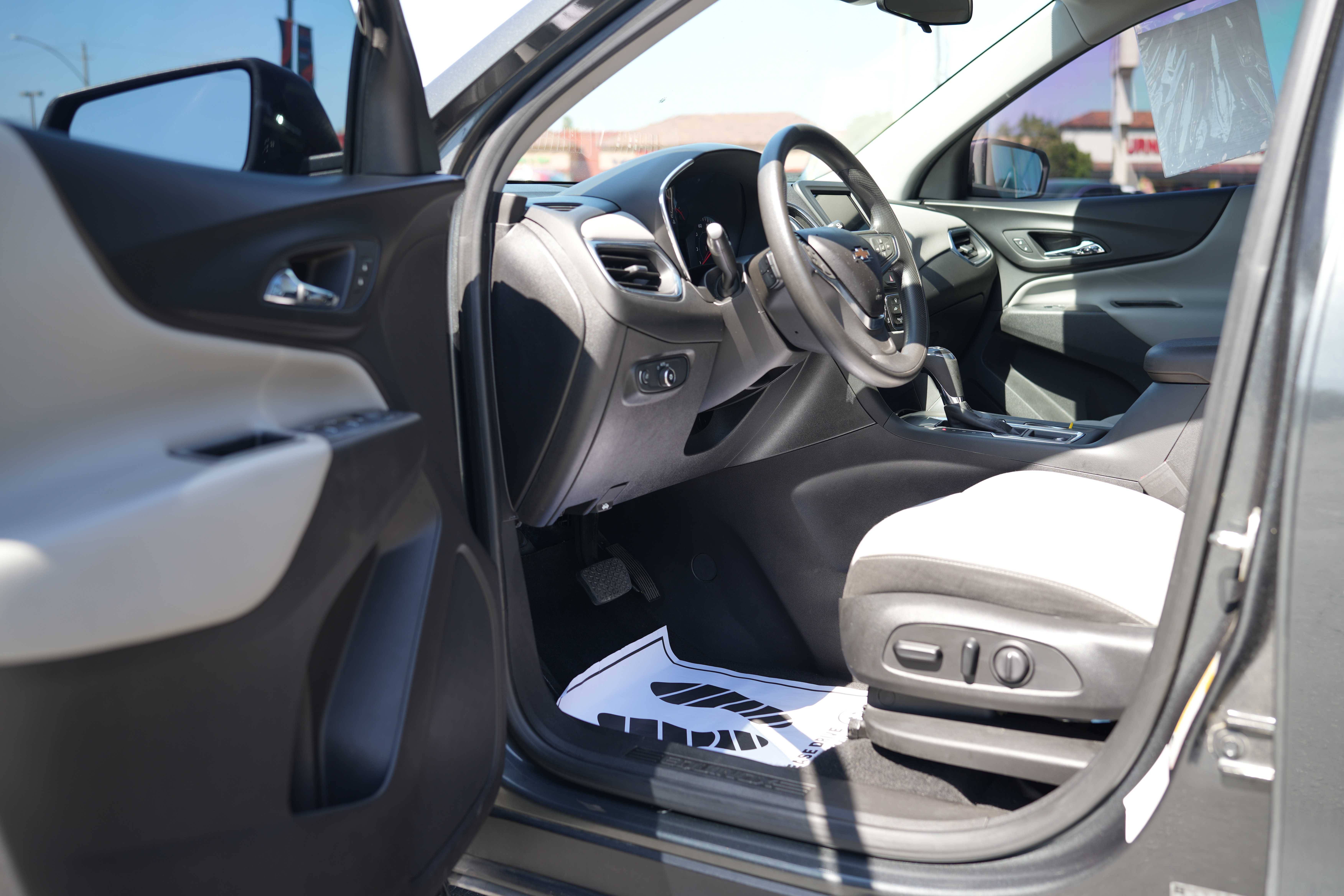 2019 Chevrolet Equinox LS - Photo 11