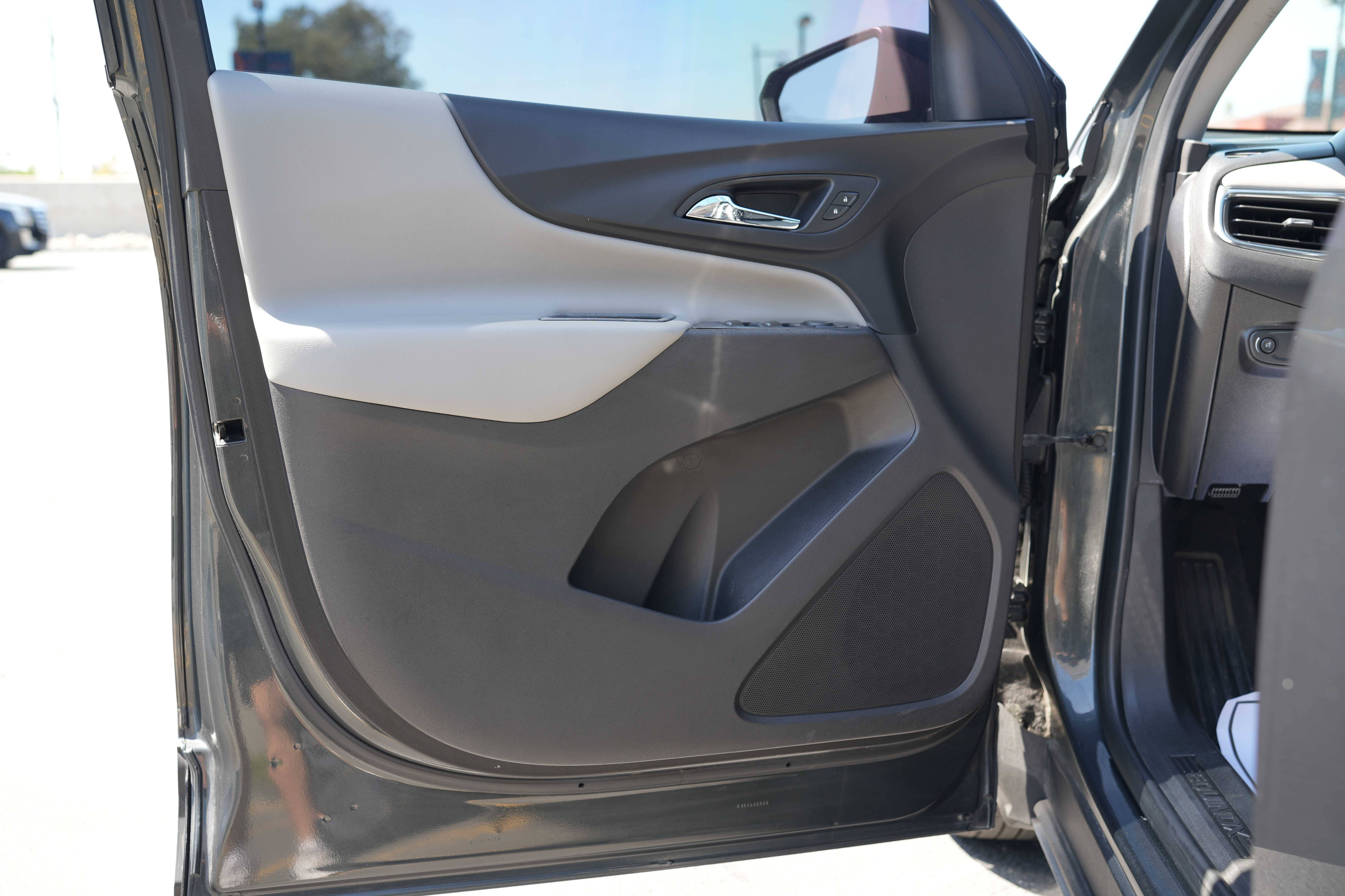2019 Chevrolet Equinox LS - Photo 12