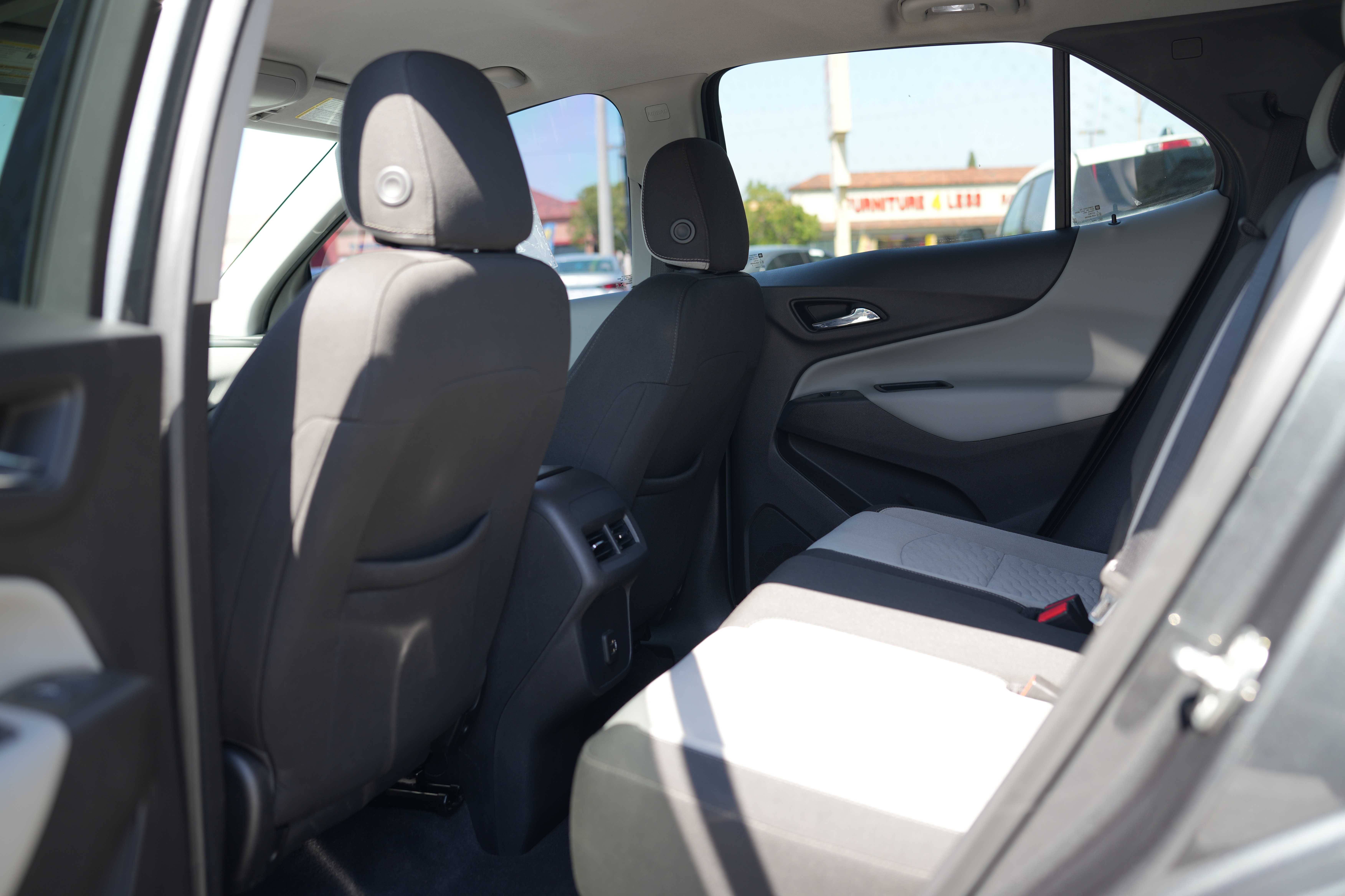 2019 Chevrolet Equinox LS - Photo 17