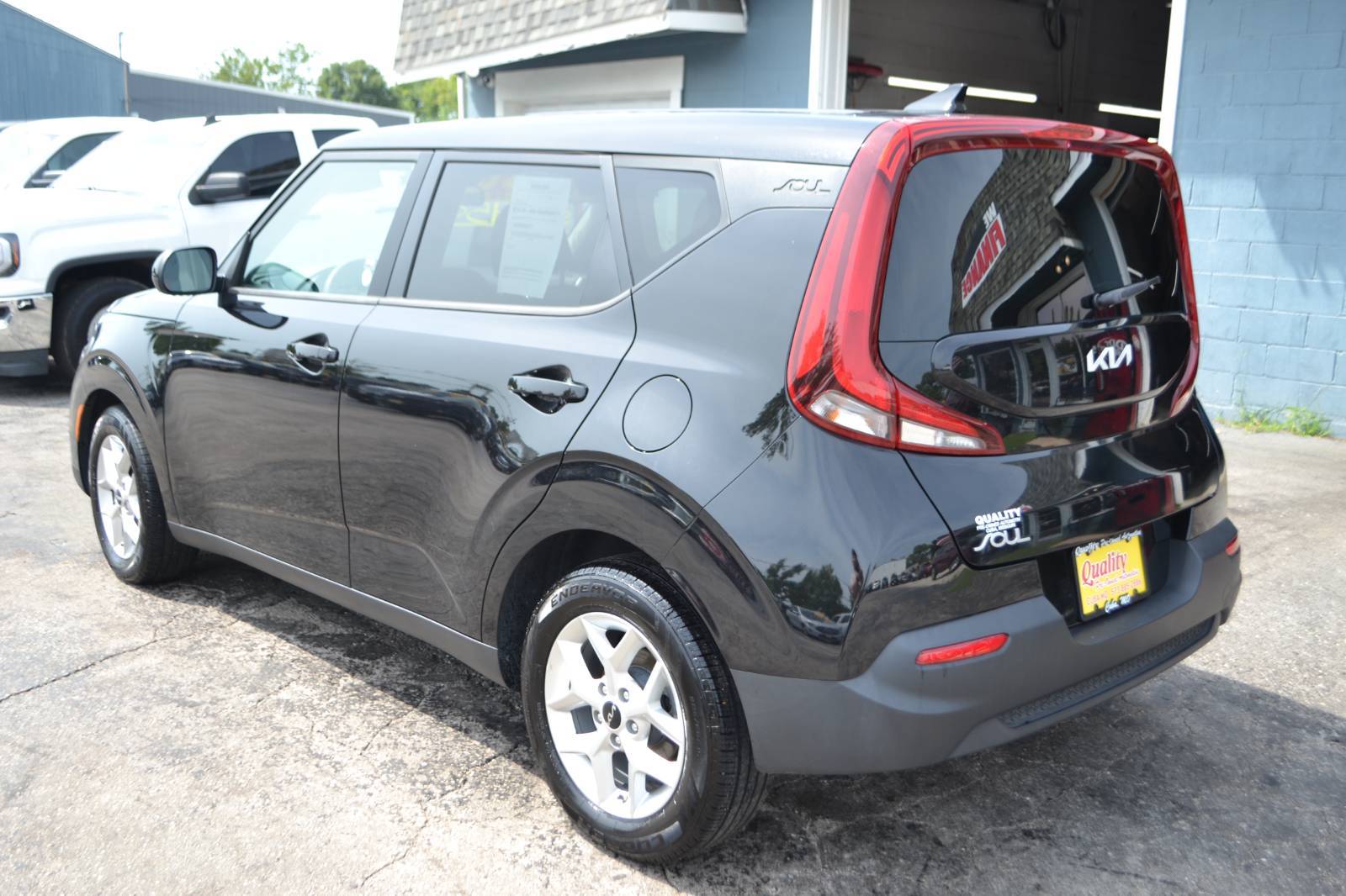 2022 Kia Soul LX - Photo 10