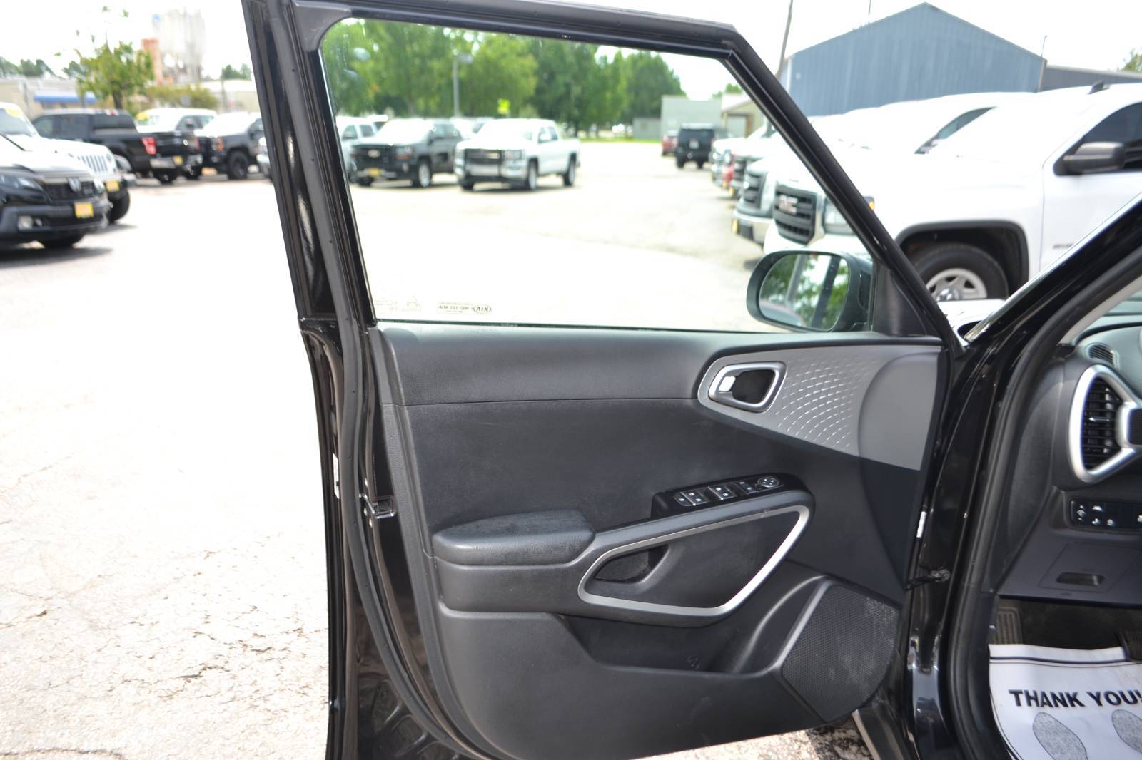 2022 Kia Soul LX - Photo 12