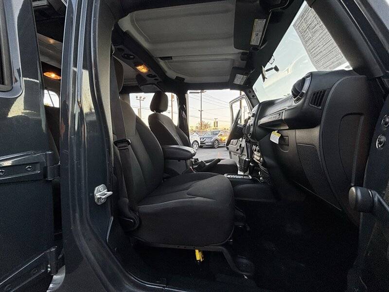 2017 Jeep Wrangler Unlimited Sport - Photo 20