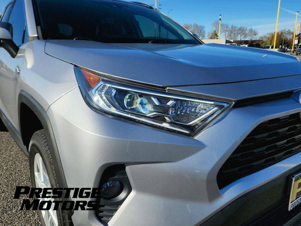 2021 Toyota RAV4 XLE - Photo 10
