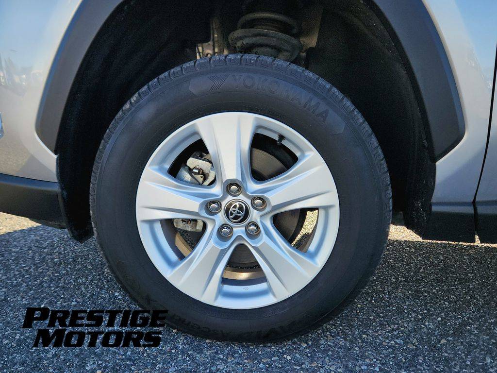 2021 Toyota RAV4 XLE - Photo 9