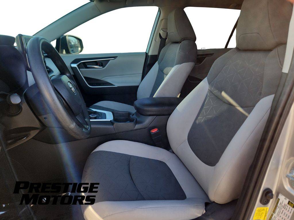 2021 Toyota RAV4 XLE - Photo 23