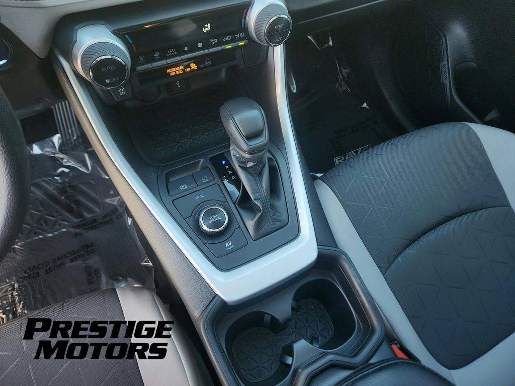 2021 Toyota RAV4 XLE - Photo 20