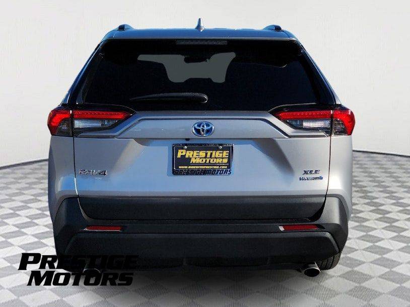 2021 Toyota RAV4 XLE - Photo 6