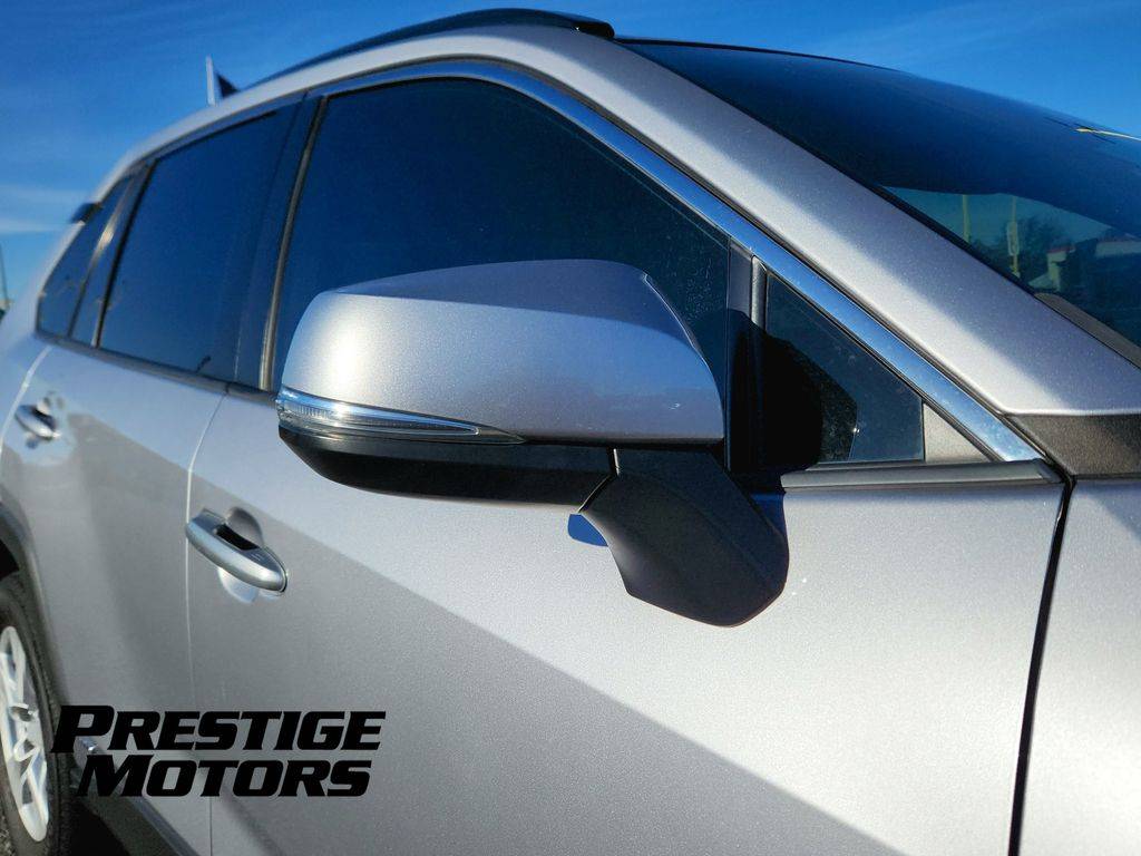 2021 Toyota RAV4 XLE - Photo 14
