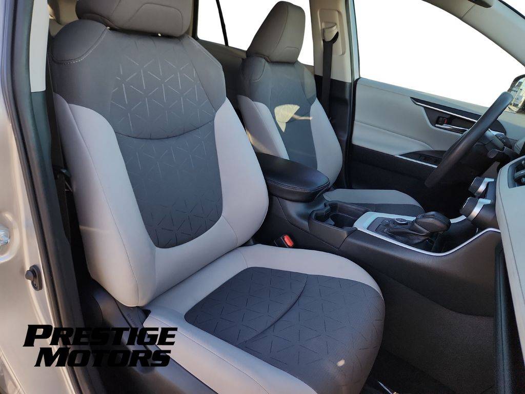 2021 Toyota RAV4 XLE - Photo 31