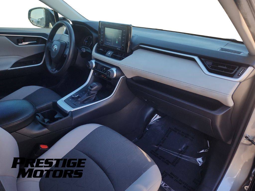 2021 Toyota RAV4 XLE - Photo 30