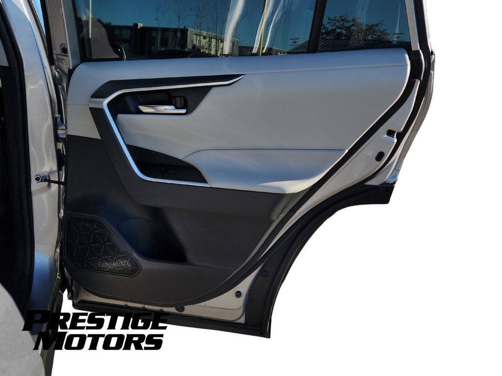 2021 Toyota RAV4 XLE - Photo 33