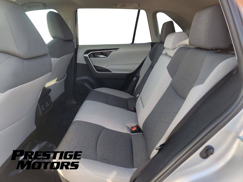 2021 Toyota RAV4 XLE - Photo 27