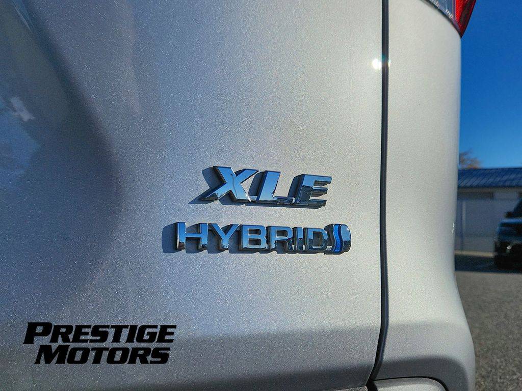 2021 Toyota RAV4 XLE - Photo 13