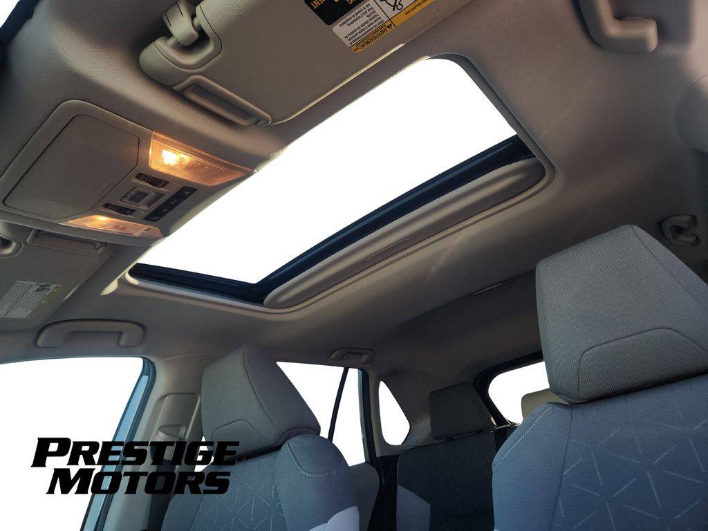 2021 Toyota RAV4 XLE - Photo 24