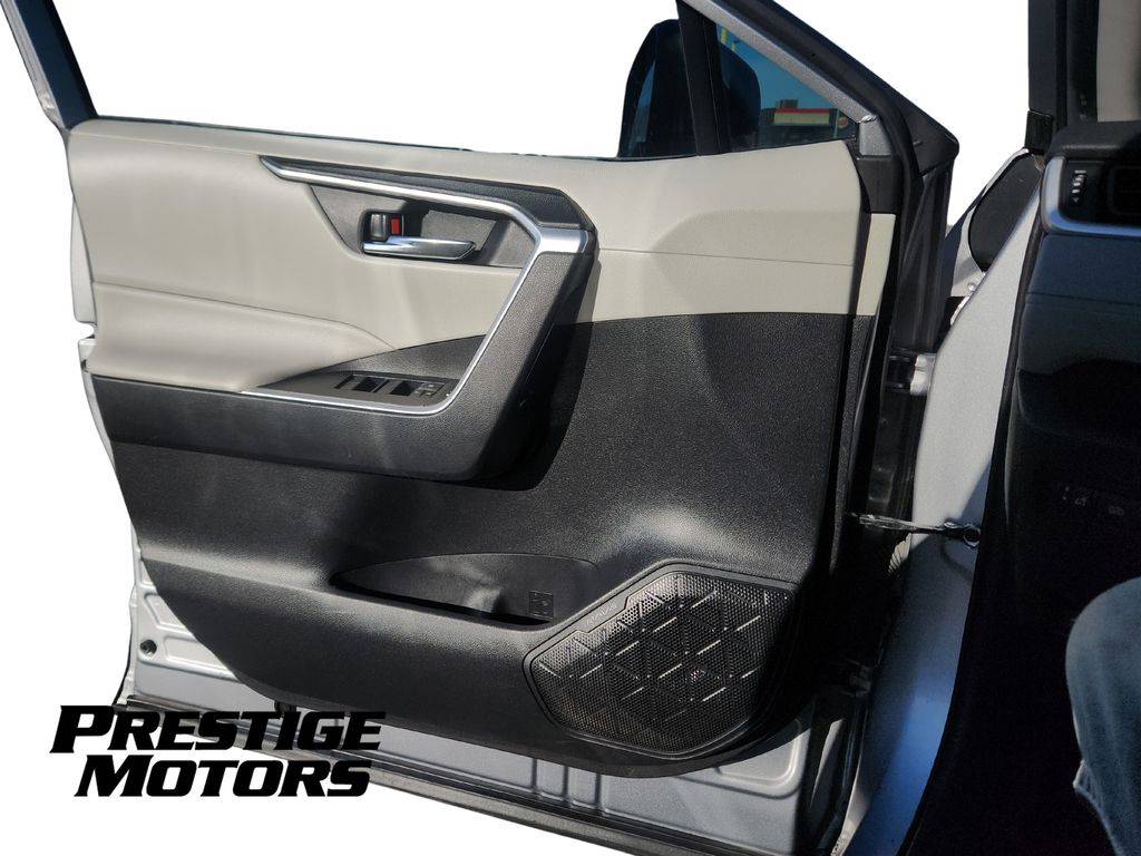 2021 Toyota RAV4 XLE - Photo 26