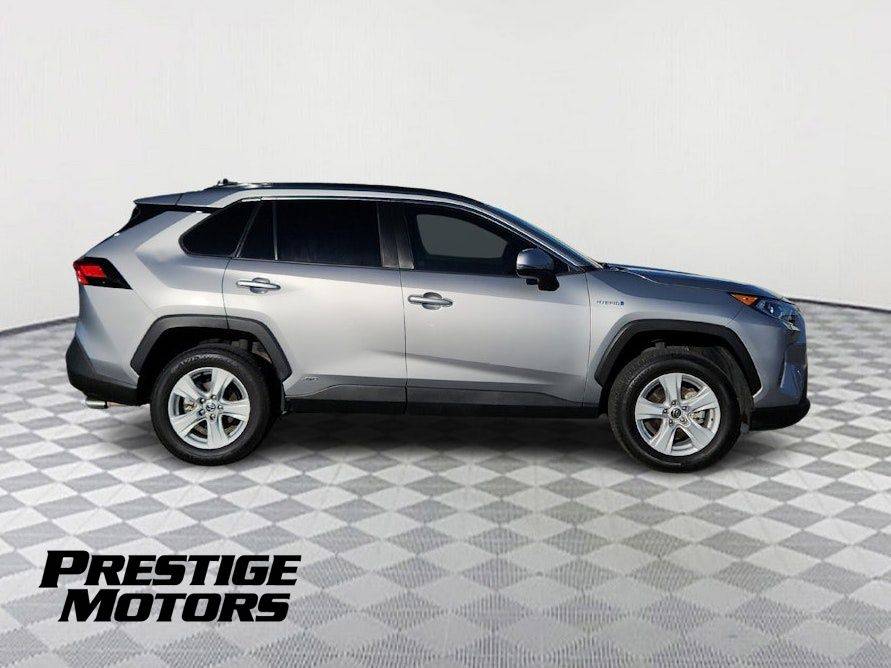 2021 Toyota RAV4 XLE - Photo 8