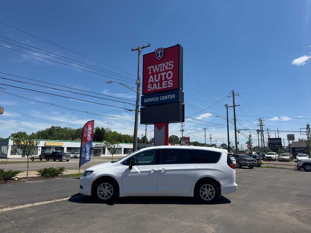 2024 CHRYSLER VOYAGER for sale in LANSING