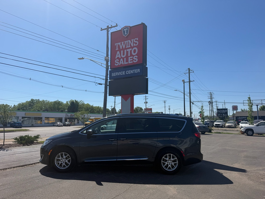 2020 CHRYSLER PACIFICA for sale in LANSING