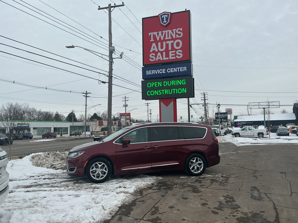 2019 CHRYSLER PACIFICA for sale in LANSING