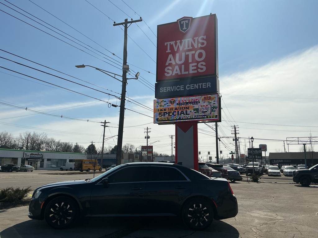 2016 CHRYSLER 300 for sale in LANSING