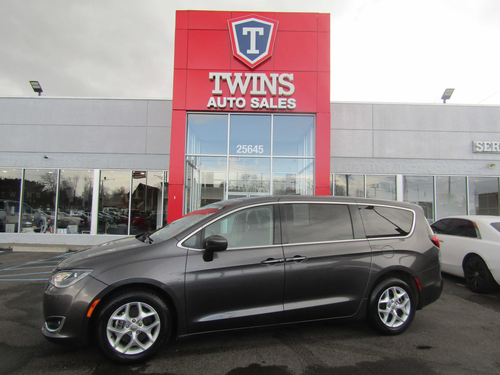 2017 CHRYSLER PACIFICA for sale in REDFORD