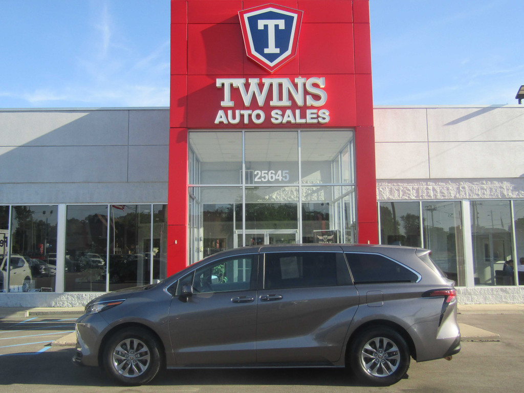 2022 TOYOTA SIENNA for sale in REDFORD