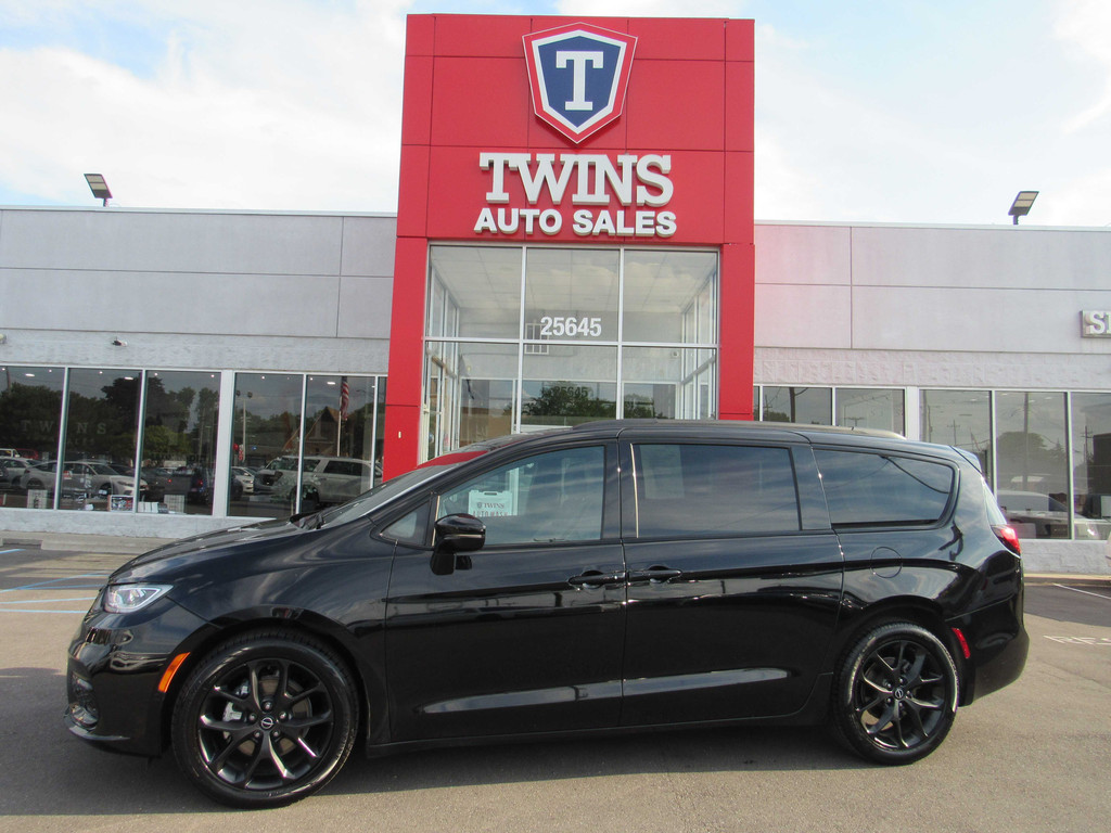 2026 CHRYSLER PACIFICA for sale in REDFORD