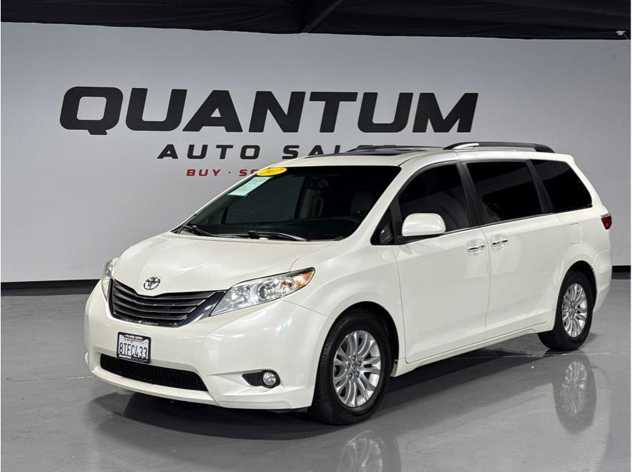 2017 TOYOTA SIENNA for sale in ESCONDIDO