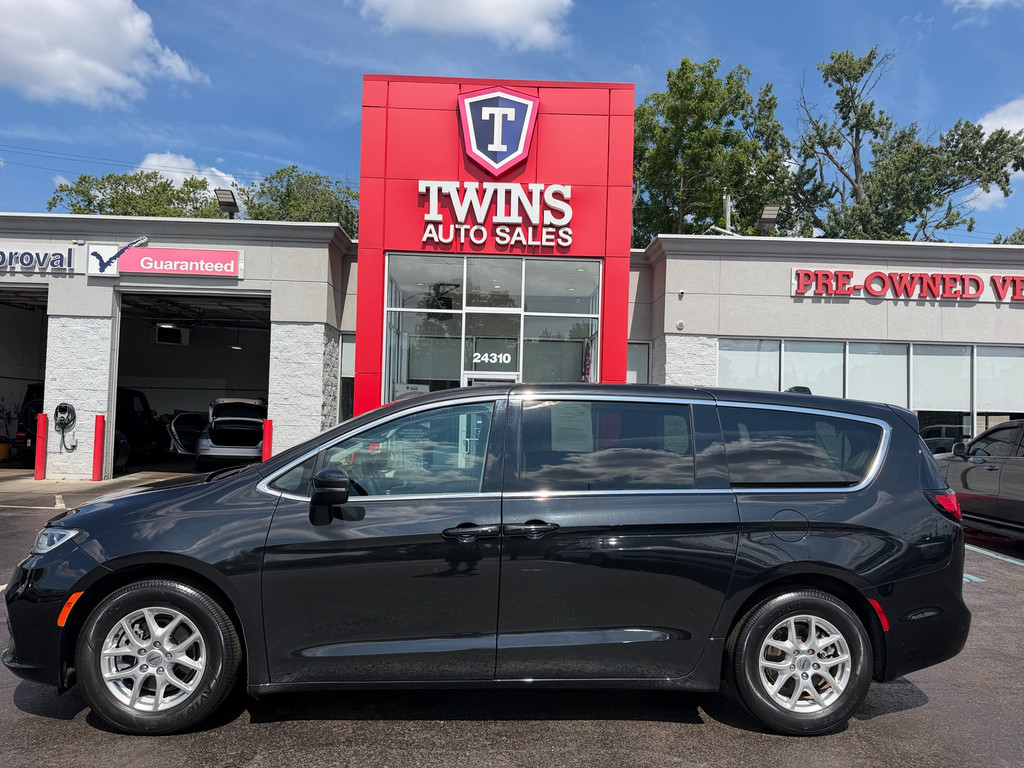 2023 CHRYSLER PACIFICA for sale in DETROIT