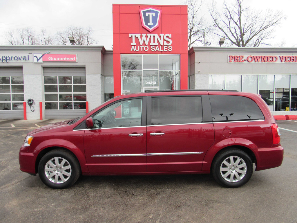 2015 CHRYSLER TOWN & COUNTRY for sale in DETROIT