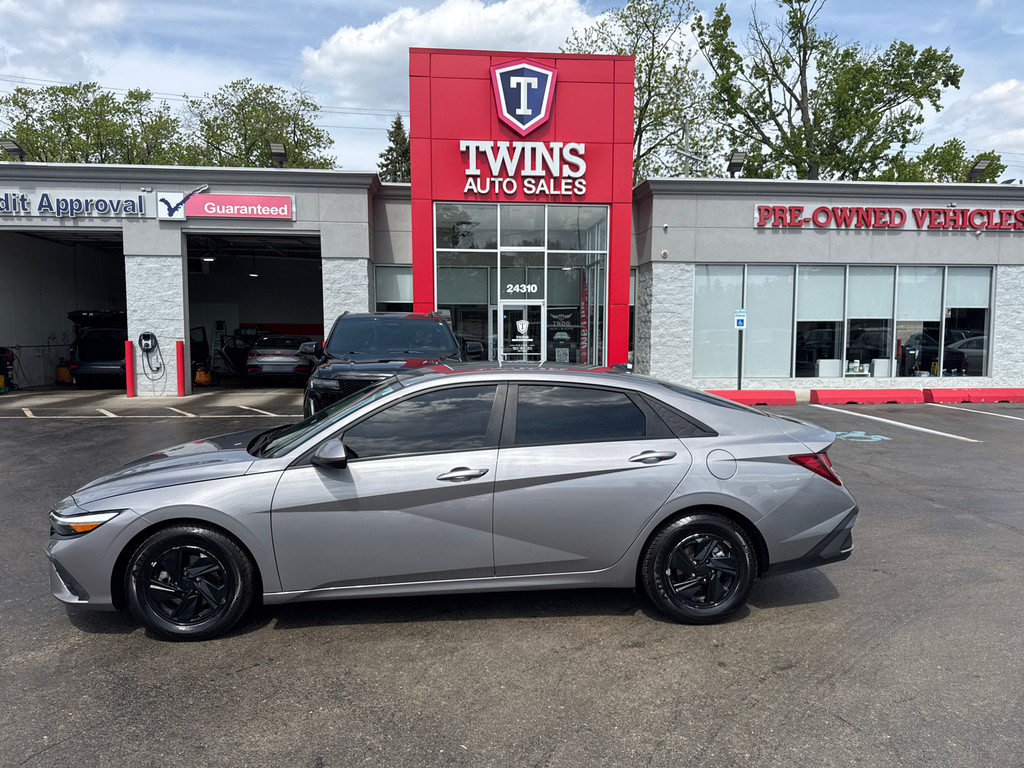 2024 HYUNDAI ELANTRA for sale in DETROIT