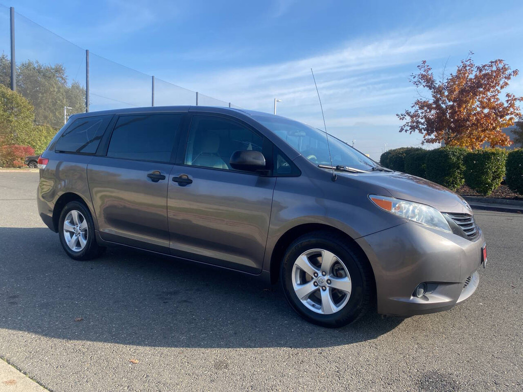 2014 Toyota Sienna for sale in SACRAMENTO