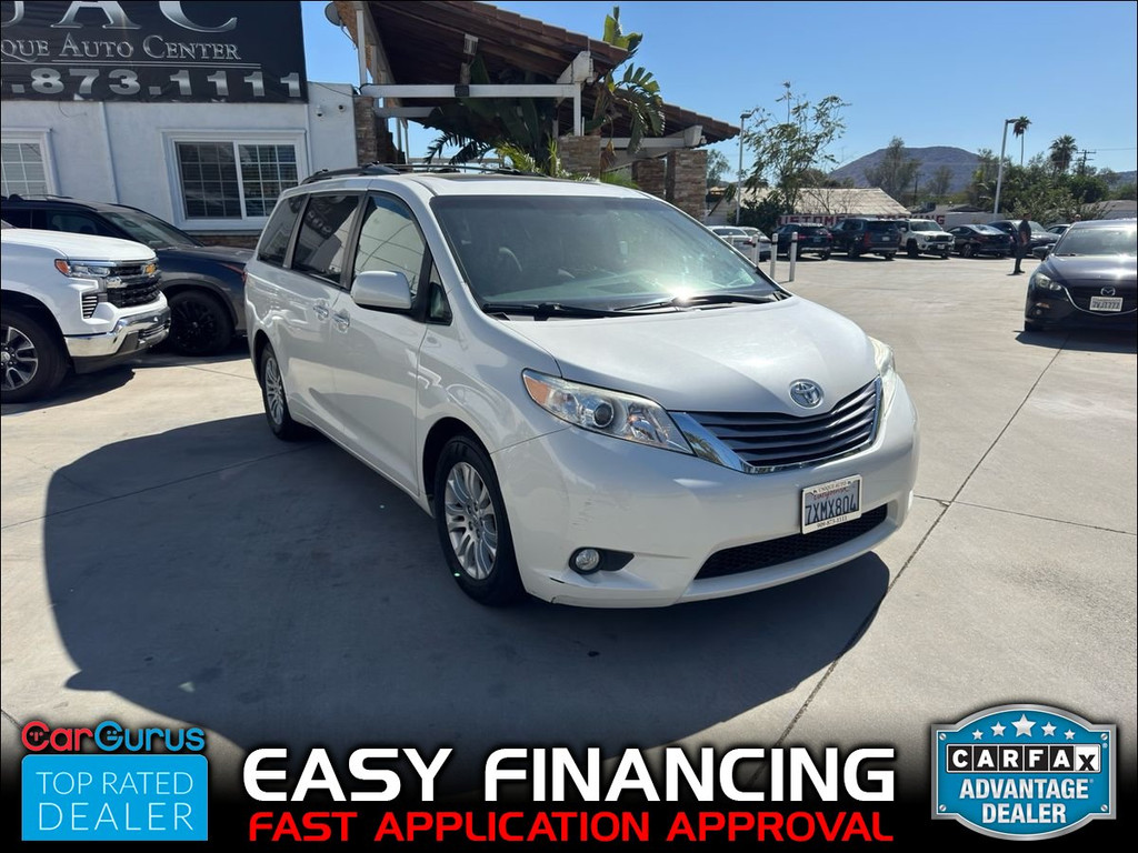 2017 TOYOTA SIENNA for sale in BLOOMINGTON