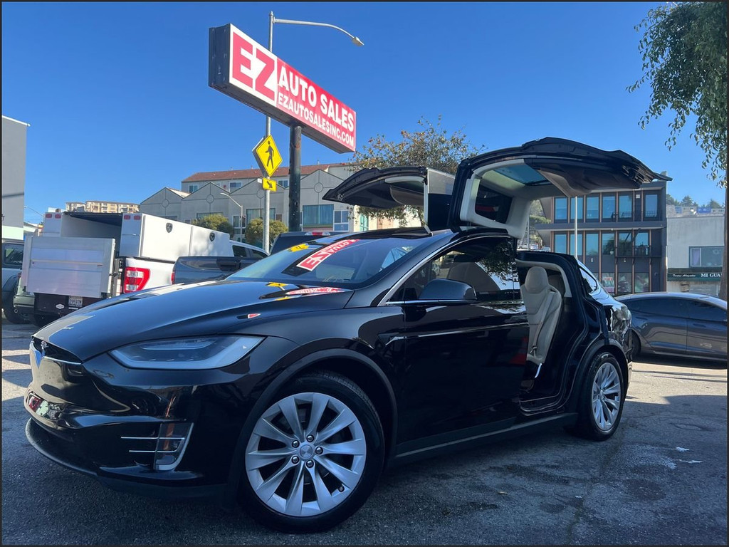 2017 Tesla Model X's photo