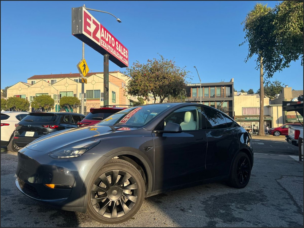 2023 Tesla Model Y Long Range's photo