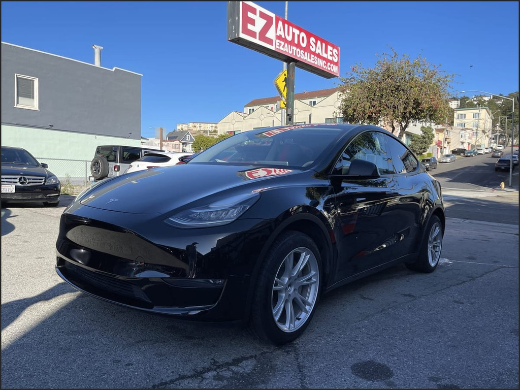 2023 Tesla Model Y Long Range's photo