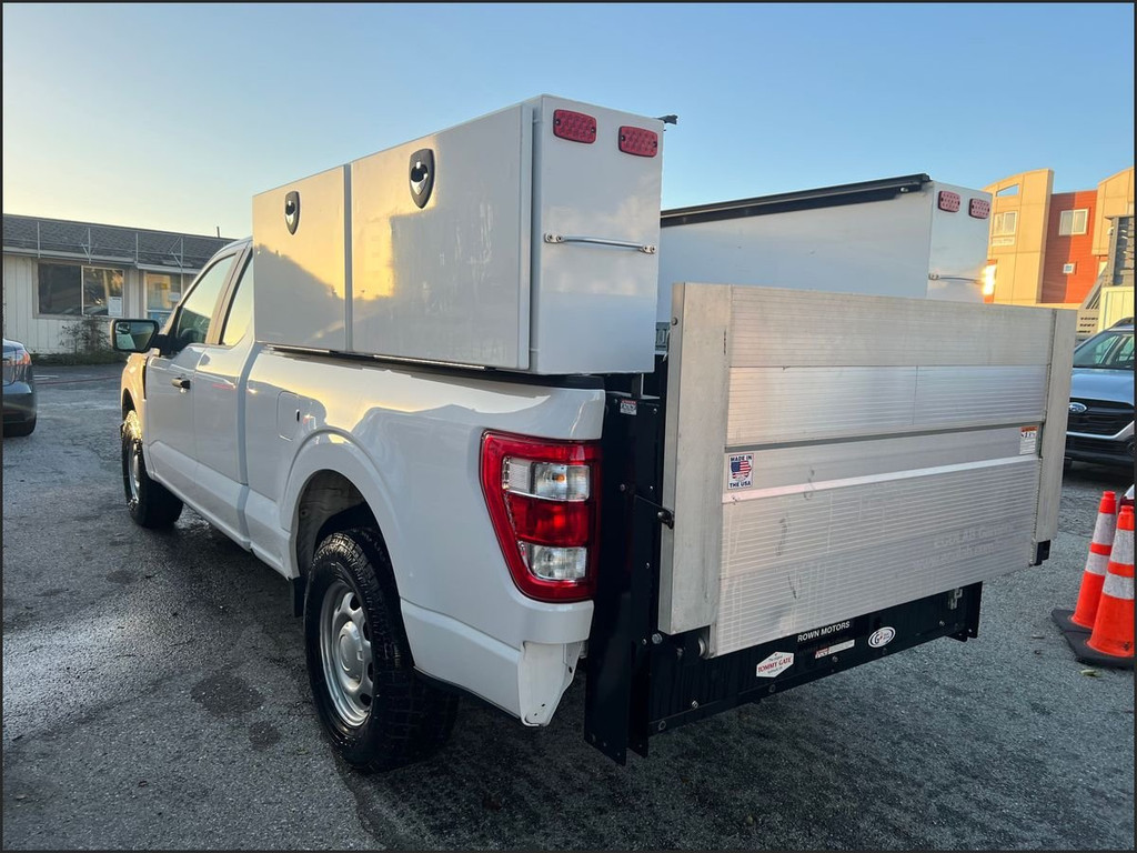 2021 Ford F-150 XL's photo