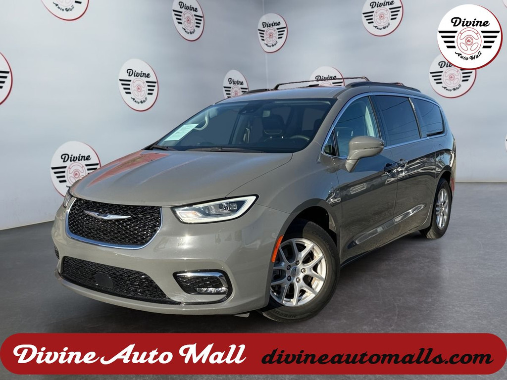 2022 CHRYSLER PACIFICA for sale in FONTANA