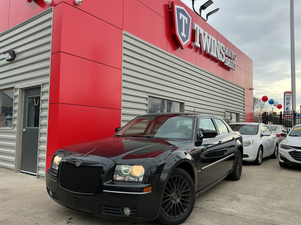 2008 CHRYSLER 300 for sale in DETROIT
