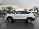 WHITE, 2021 KIA SELTOS Thumnail Image 3