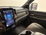 WHITE, 2024 RAM 2500 CREW CAB/SPORT EDITION/8.4" TOUCHSCREEN DISPLAY Thumnail Image 15
