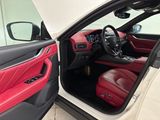 WHITE, 2022 MASERATI LEVANTE/RED INTERIOR/VENTILATED SEATS/BLACK WHEELS Thumnail Image 7