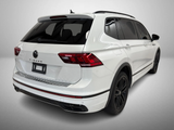 WHITE, 2022 VOLKSWAGEN TIGUAN SE/R LINE/BLACK OUT WHEELS/PANO ROOF Thumnail Image 4