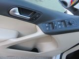 WHITE, 2012 VOLKSWAGEN TIGUAN Thumnail Image 20