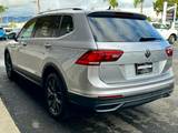 Pyrite Silver Metallic, 2024 VOLKSWAGEN TIGUAN Thumnail Image 9