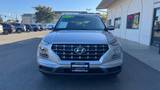 Shimmering Silver, 2023 HYUNDAI VENUE Thumnail Image 11